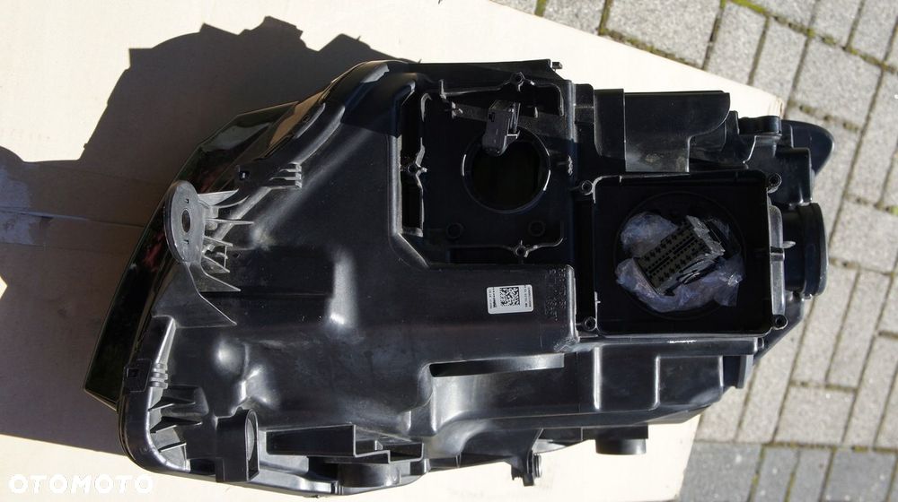 PRZEDNIA PRAWA LAMPA VW T6 7E1 FULL LED - 7