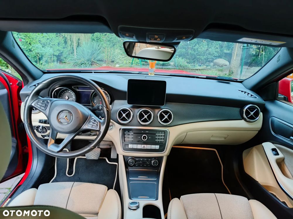 Mercedes-Benz GLA 180 7G-DCT Style - 11