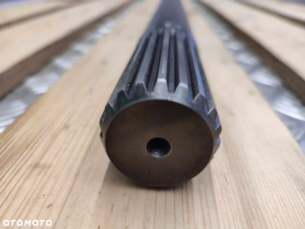 Wał napędowy pompy hydraulicznej Fermec 860 - 4