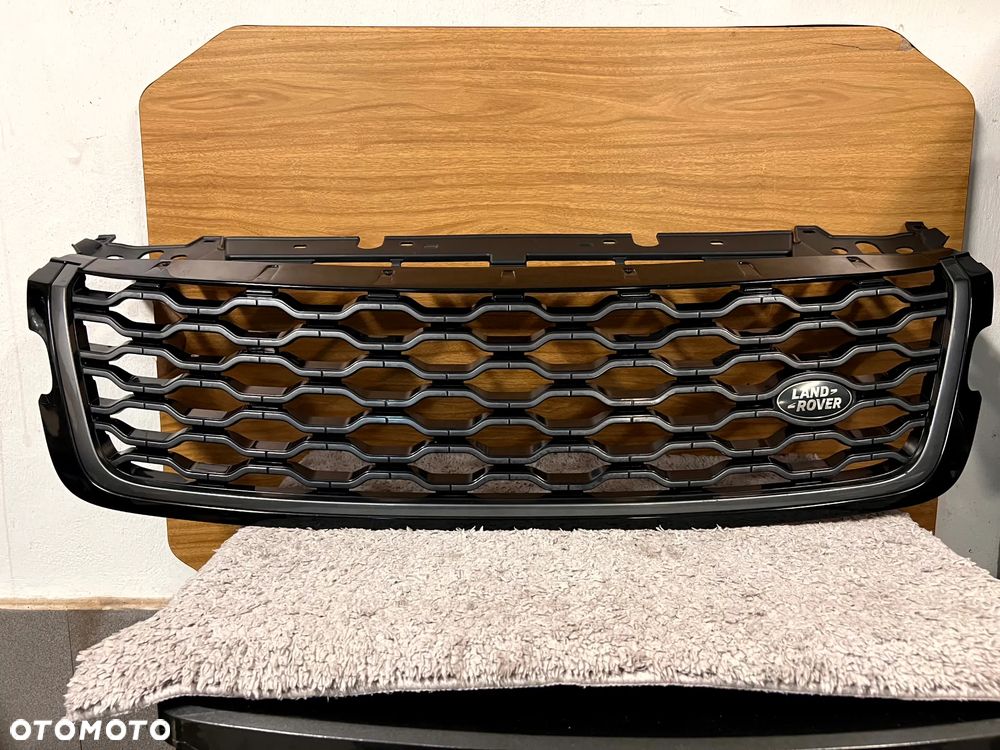 RANGE ROVER VELAR L560 DYNAMIC GRILL ATRAPA CHŁODNICY J8A2-8200-BE LEKKO USZKODZONY - 1