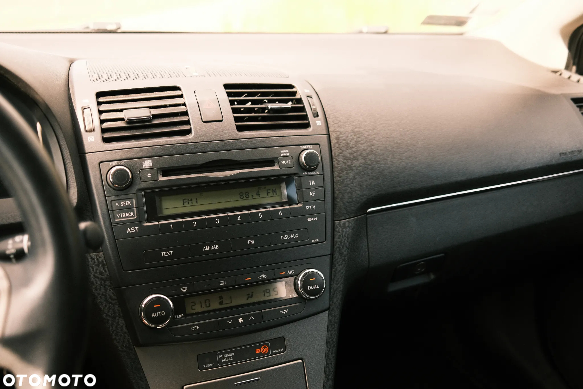 Toyota Avensis 1.8 Sol - 9