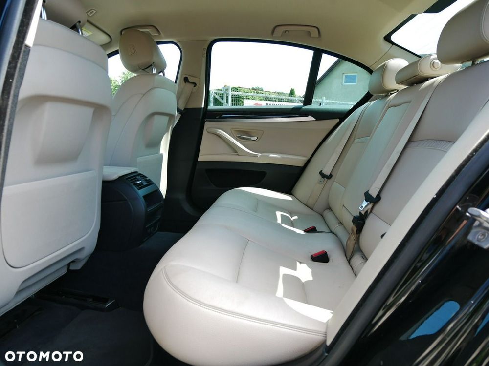 BMW Seria 5 520d xDrive - 10