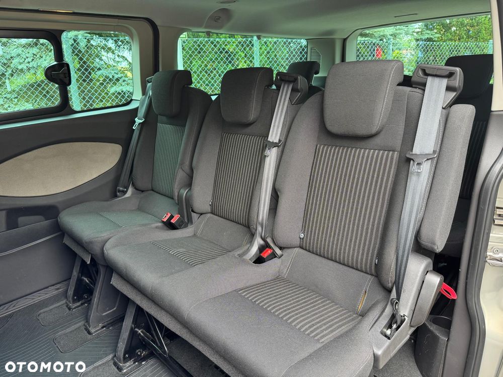 Ford Tourneo Custom - 22