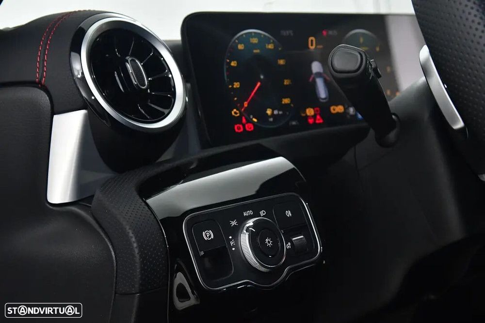 Mercedes-Benz CLA 180 d Shooting Brake AMG Line Aut. - 18