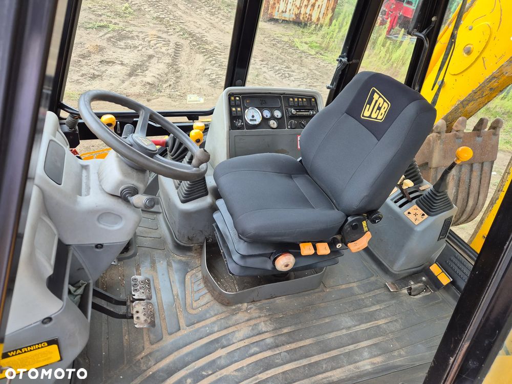 JCB 3cx na Rrównych kołach 4cx - 8