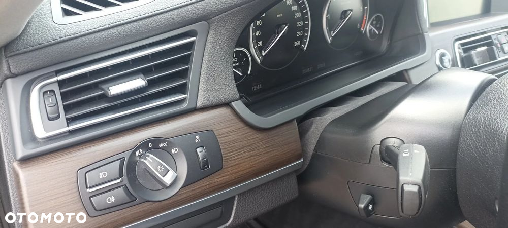 BMW Seria 7 730d - 30