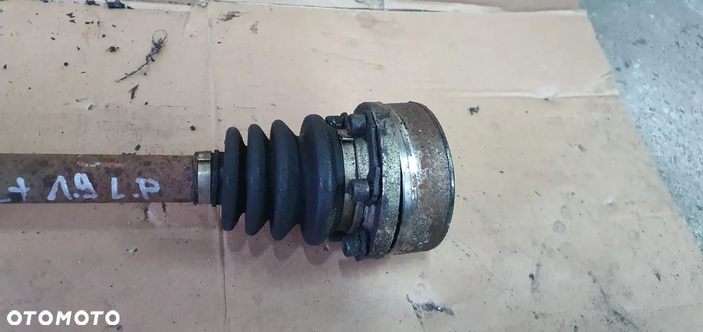 Półoś lewa krótka VW Golf V Plus 1.9 TDI - 4