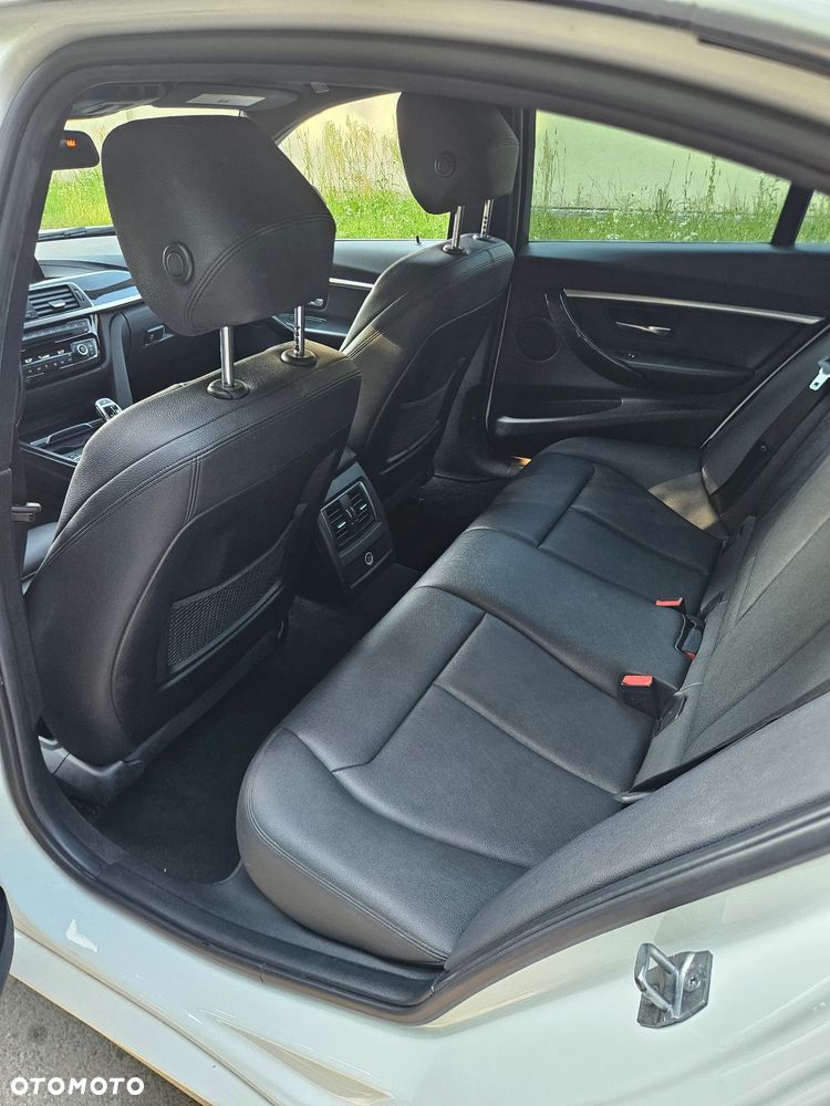 BMW Seria 3 330i xDrive - 5