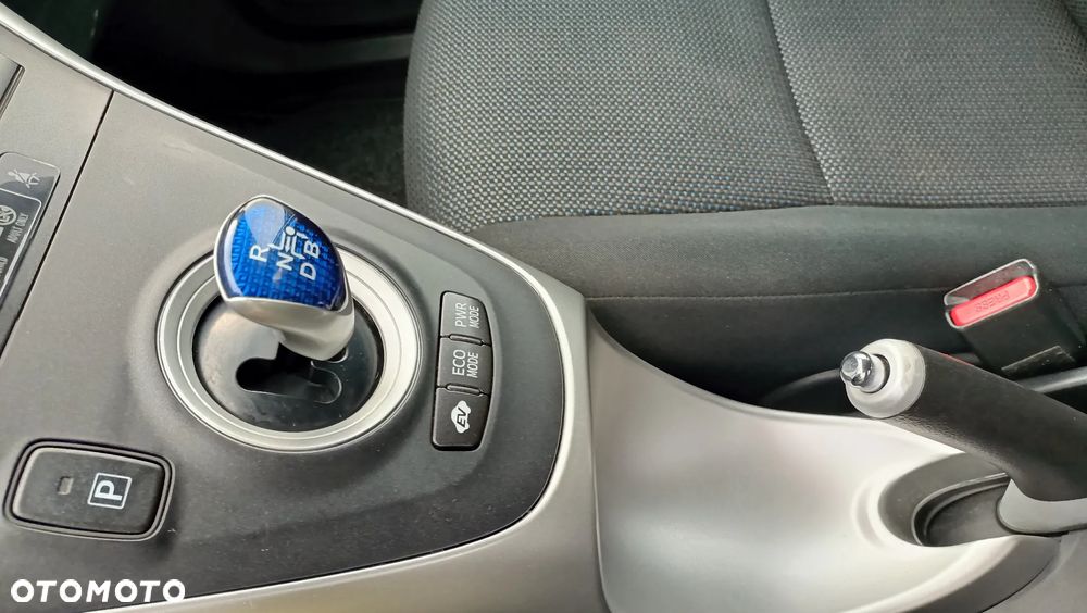 Toyota Auris 1.8 HSD Luna - 27