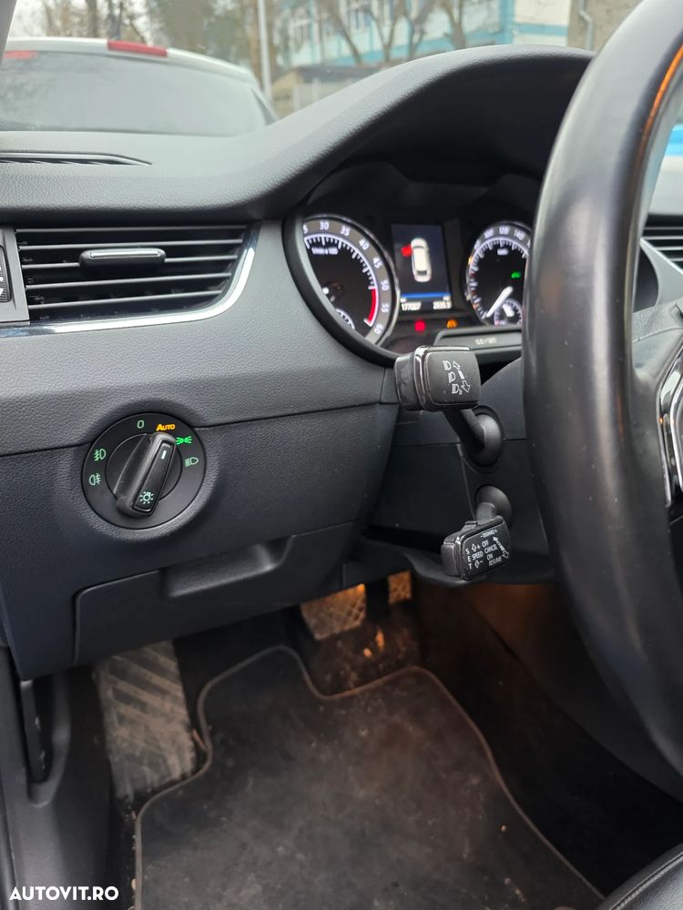 Skoda Octavia 2.0 TDI DSG Premium Edition - 24