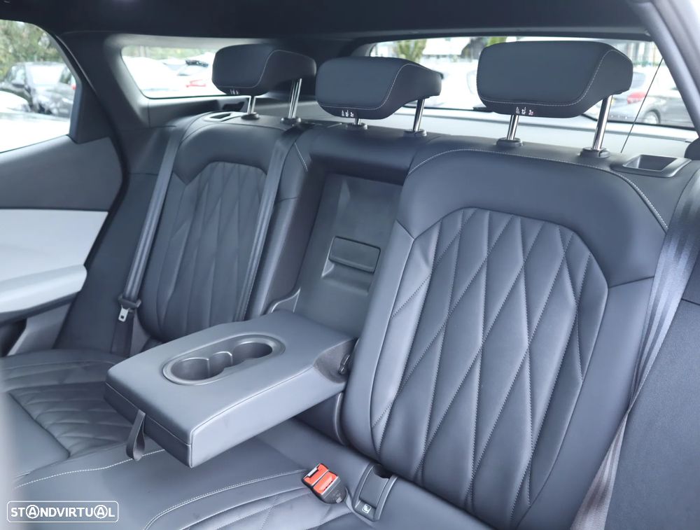 Ford Explorer 79 kWh Premium AWD - 23