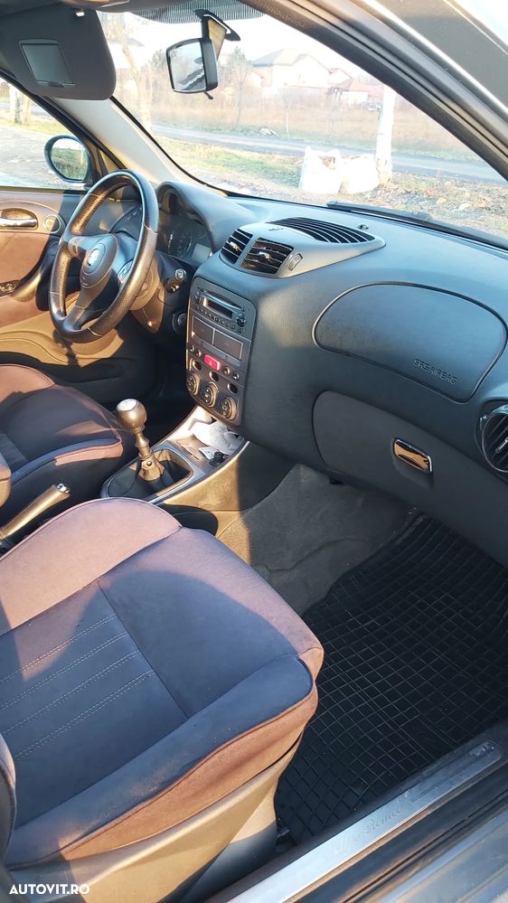 Alfa Romeo 147 1.9 Multijet Distinctive - 12