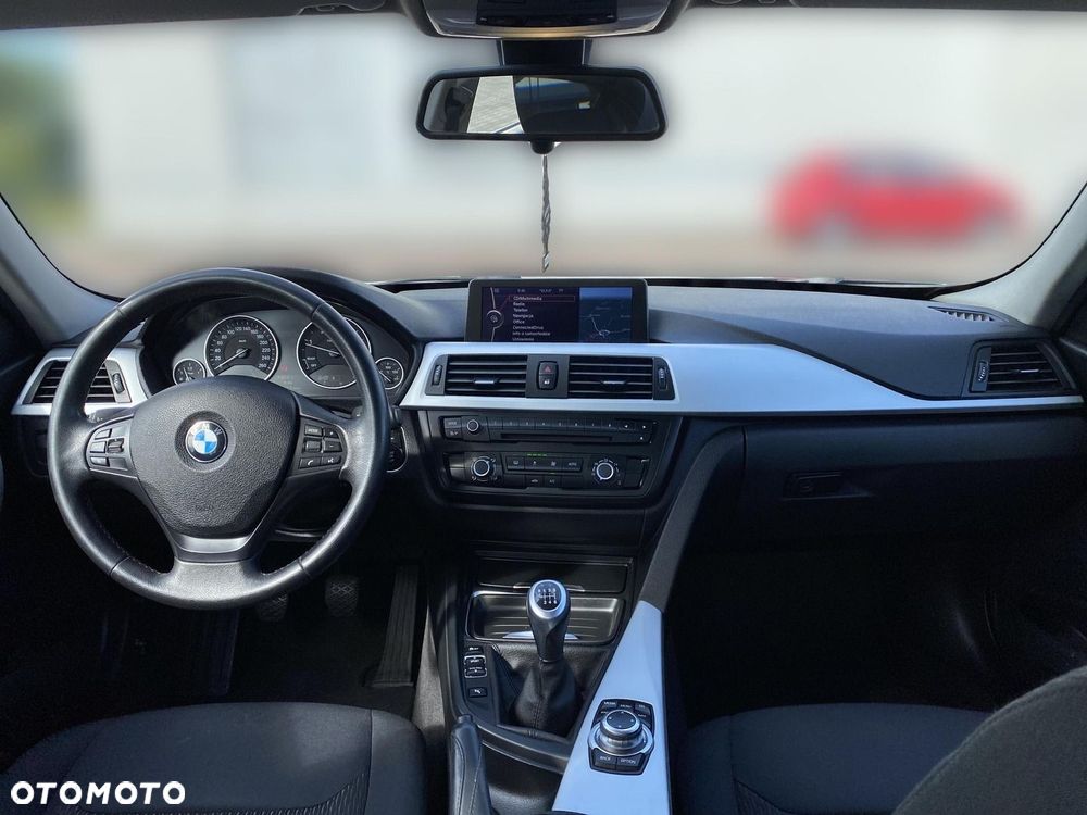 BMW Seria 3 318d EU6 - 4