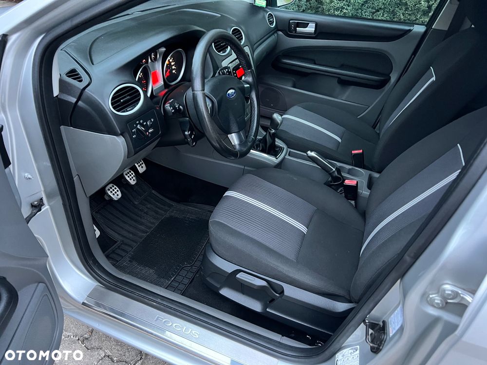 Ford Focus 1.6 16V Trend - 19