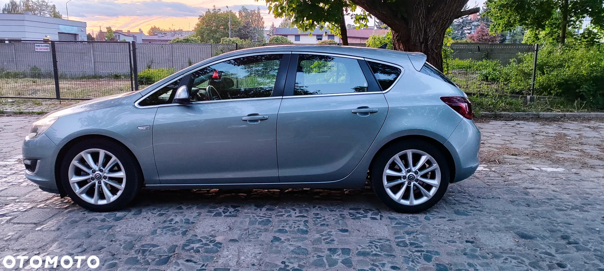 Opel Astra IV 1.6 T SIDI Cosmo S&S - 4