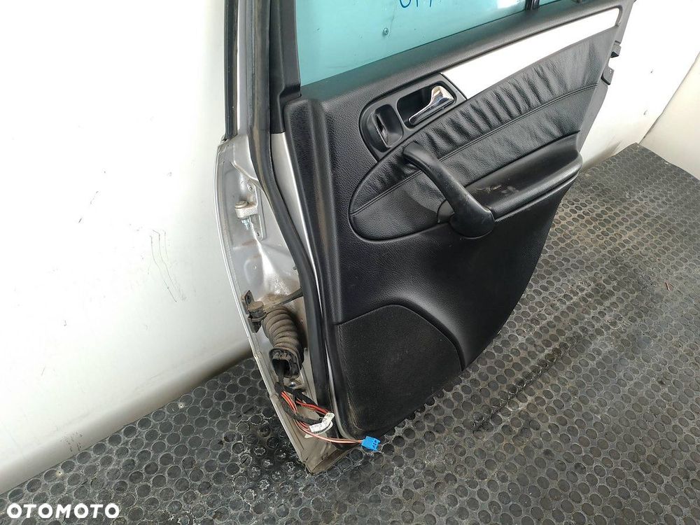 DRZWI TYŁ PRAWY  MERCEDES-BENZ KLASA C W203 744 KOMBI - 4