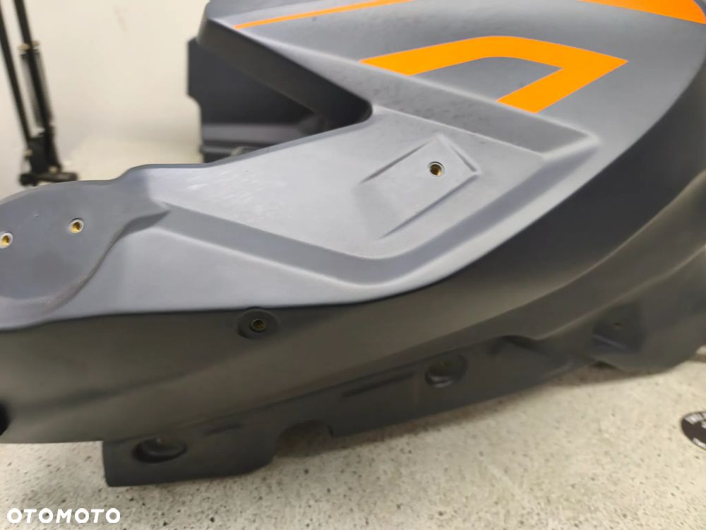 Bak, zbiornik paliwa KTM 1290 Super Duke GT - 22