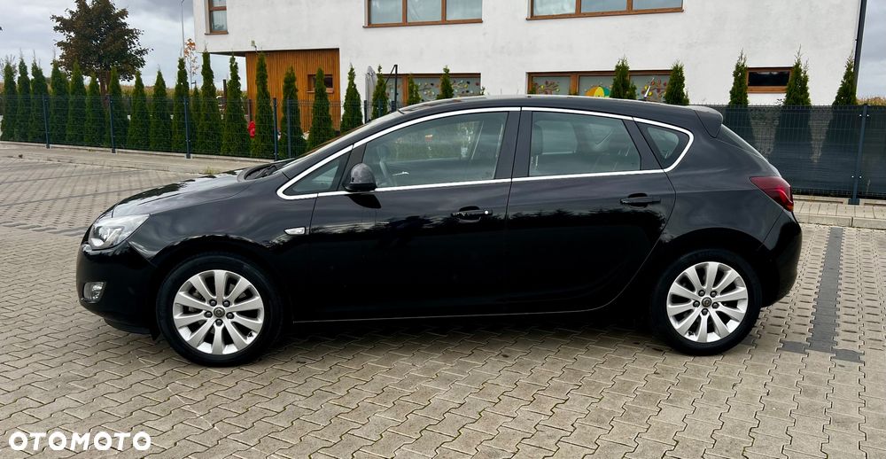 Opel Astra 1.6 Turbo Cosmo - 2