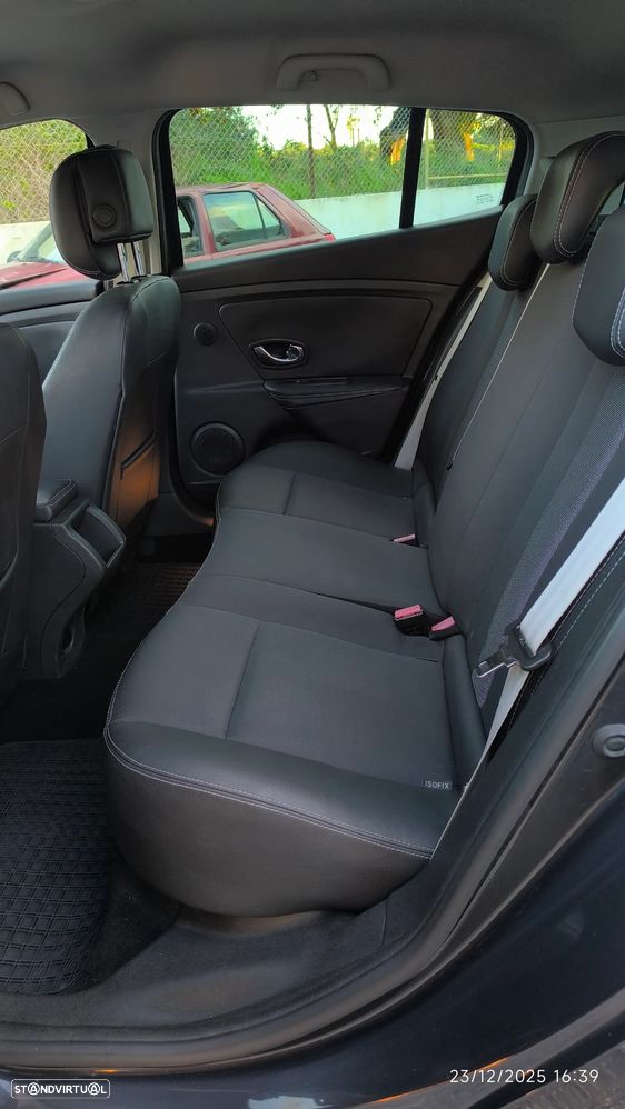 Renault Mégane ENERGY dCi 110 Start & Stop Bose Edition - 24