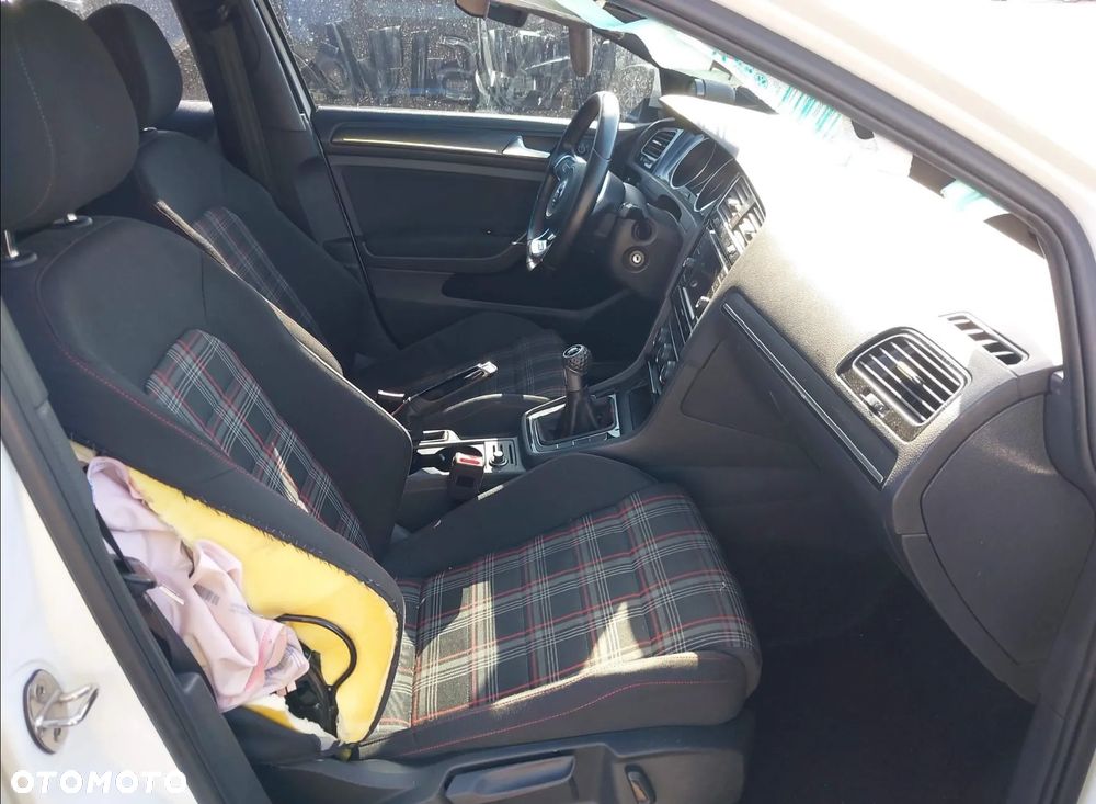 Volkswagen Golf - 9