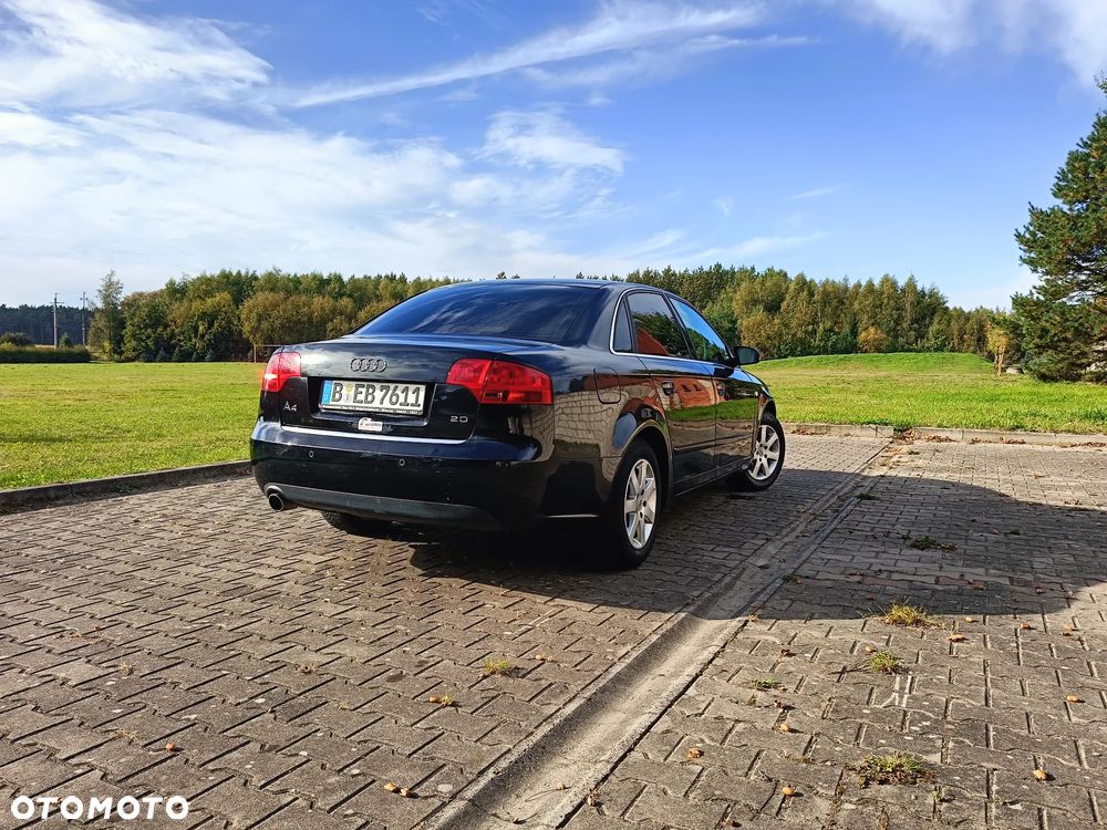 Audi A4 Limousine - 4