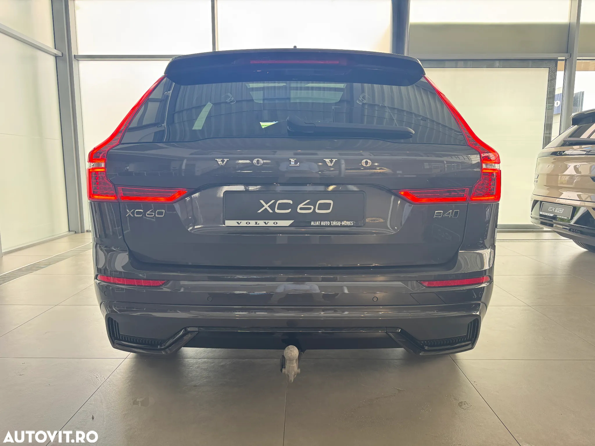 Volvo XC 60 B4 MHEV AT8 AWD R-Design - 5