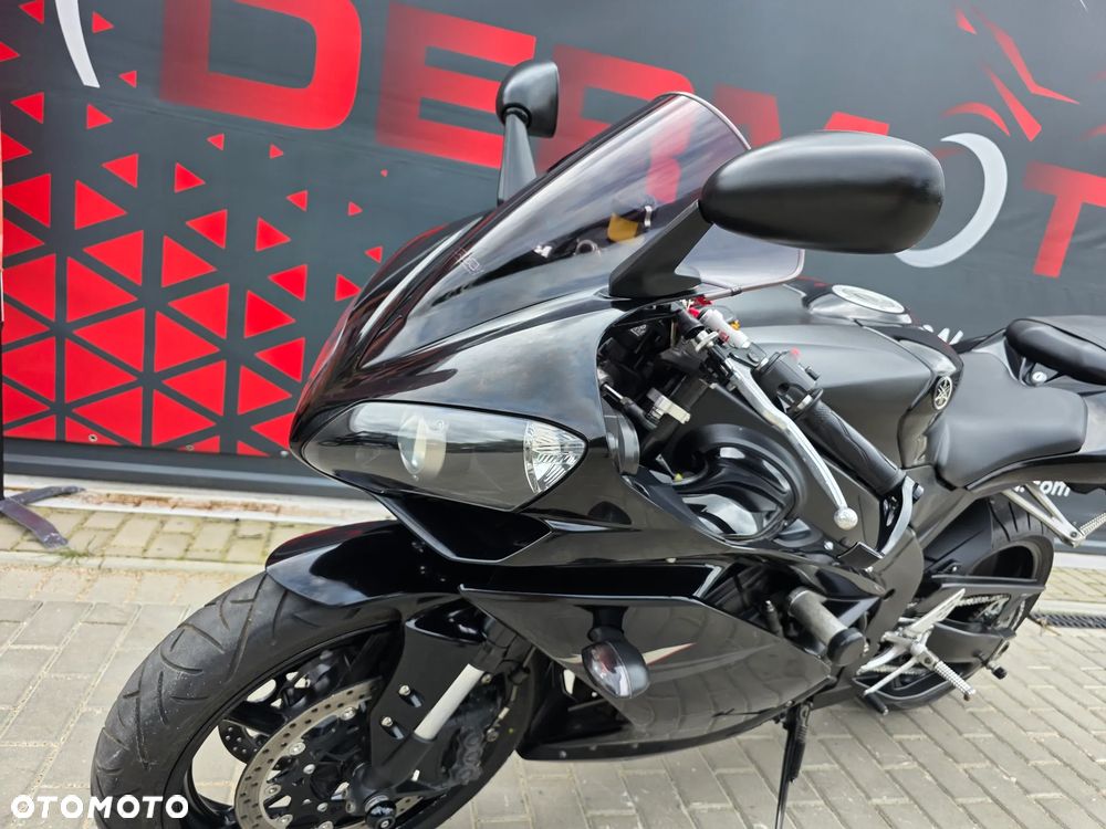 Yamaha R1 - 12