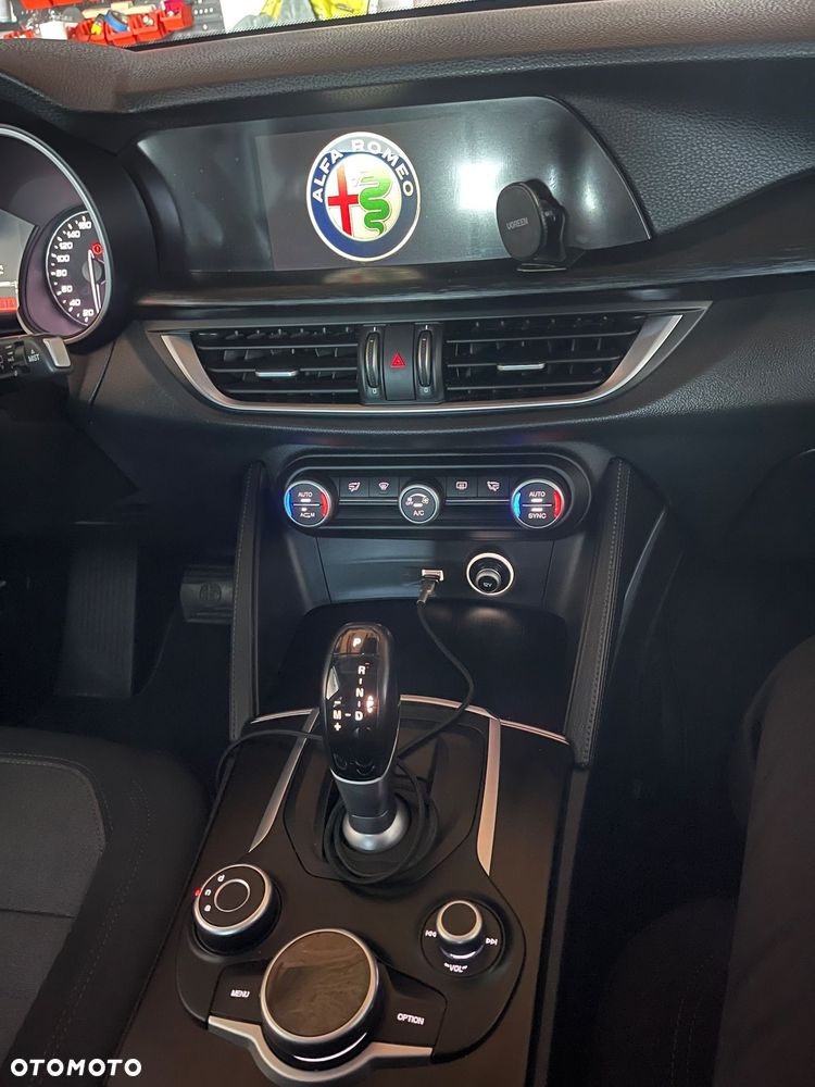 Alfa Romeo Stelvio - 10