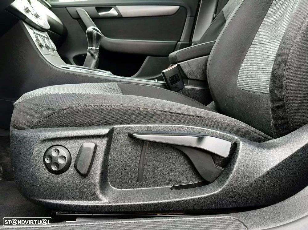 VW Passat 1.6 TDI BlueMotion - 21