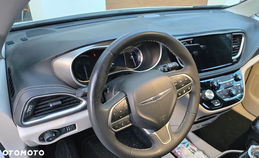 Chrysler Pacifica - 8