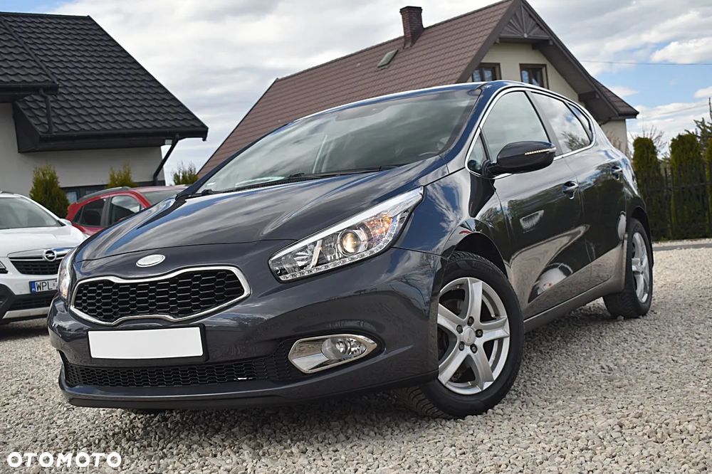 Kia Ceed 1.6 GDI Dream Team Edition - 1