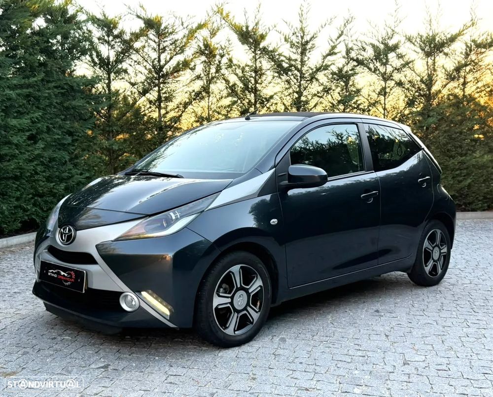 Toyota Aygo 1.0 X-Play - 1