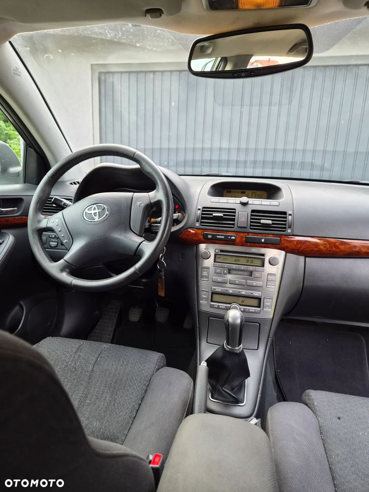 Toyota Avensis 2.0 VVT-i Sol - 23