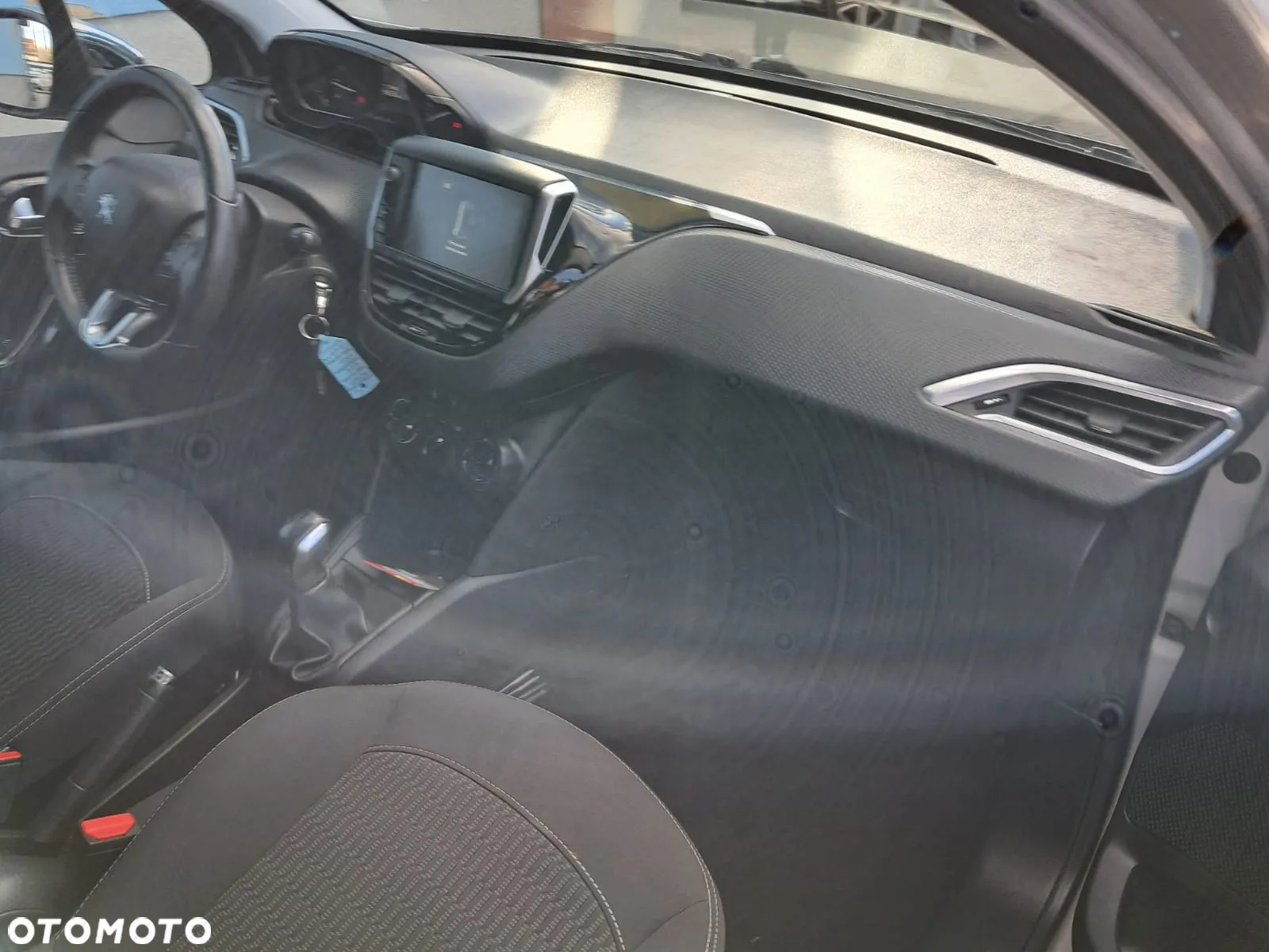 Peugeot 208 - 15