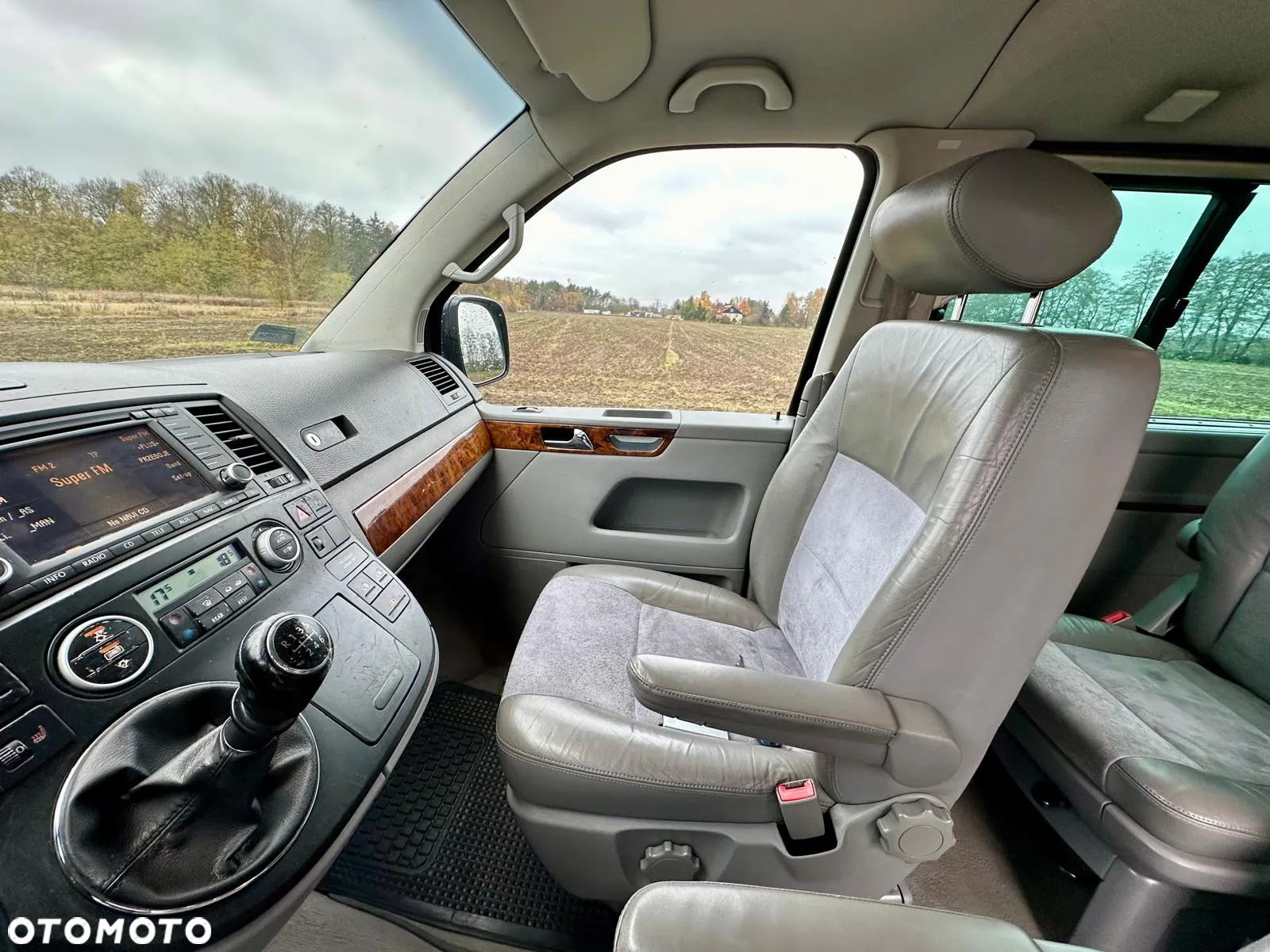Volkswagen Multivan - 25