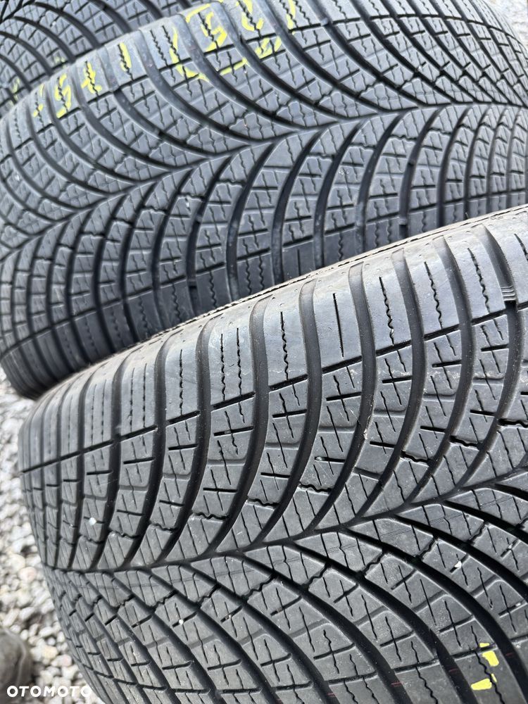 Opony wielosezonowe 225/45/17 Goodyear 4 sztuki 22r - 2