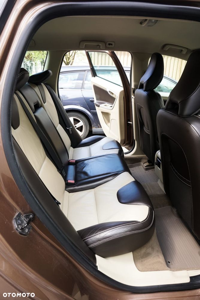 Volvo XC 60 2.4D AWD - 11