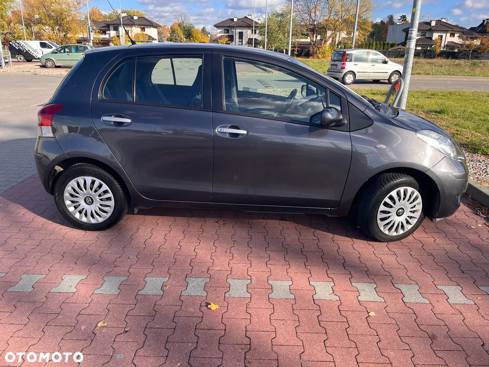 Toyota Yaris 2010 photo 3