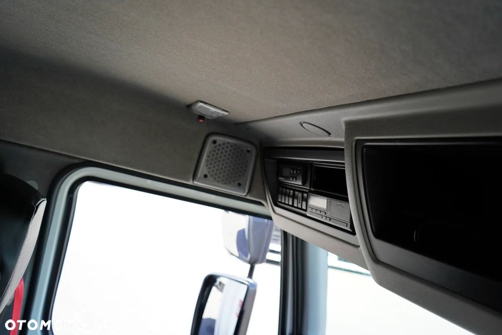 Renault / D 12 / 210 / ACC / EURO 6 / CHŁODNIA / ŁAD. 5950 KG / 11 PALET - 36