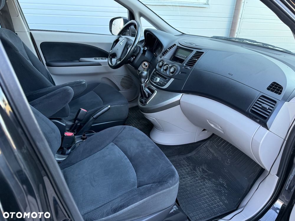 Mitsubishi Grandis - 31