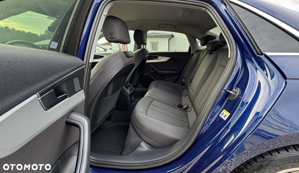 Audi A4 Limousine - 14