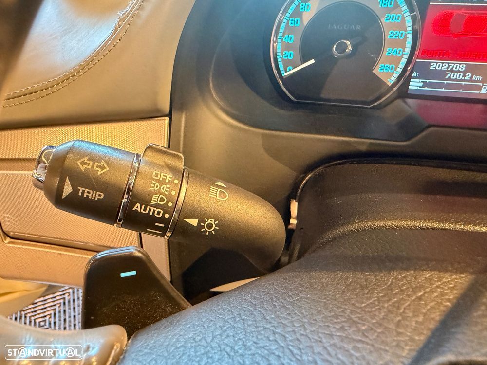 Jaguar XF 4.2 V8 Premium Luxury - 39