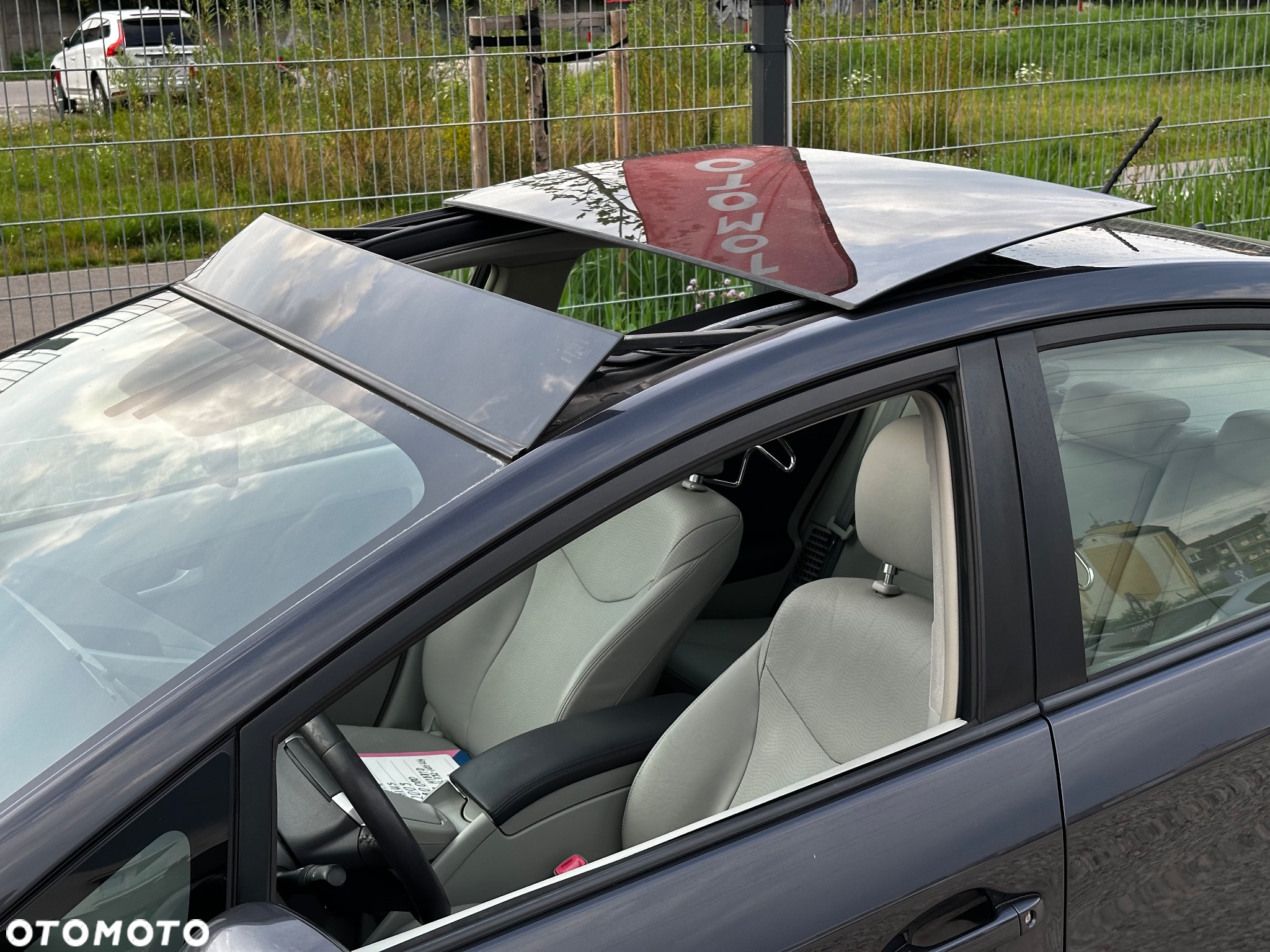 Toyota Prius (Hybrid) Executive - 8