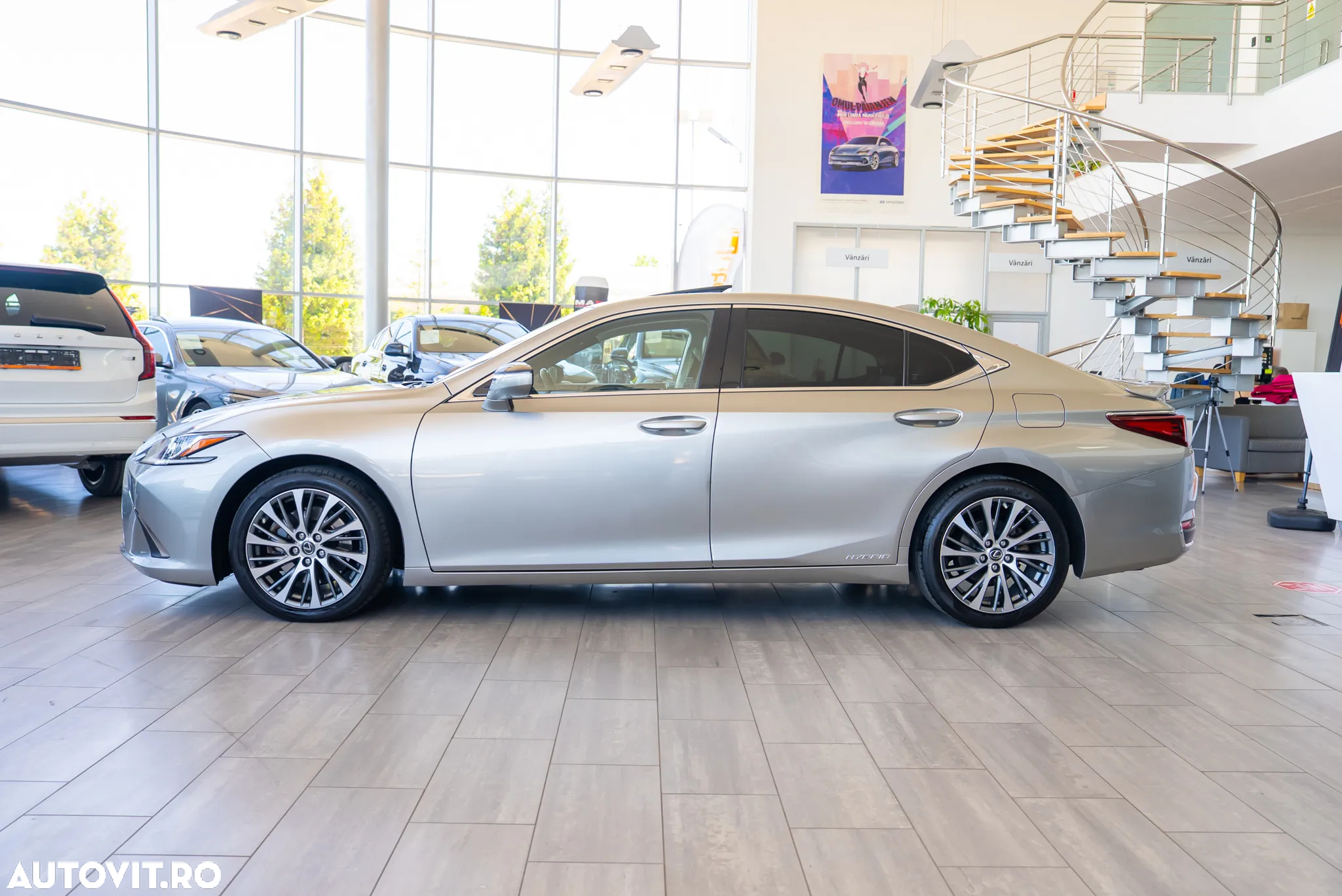 Lexus Seria ES 300h 2.5 TNGA HV 25H- 4X2 CVT Executive - 10