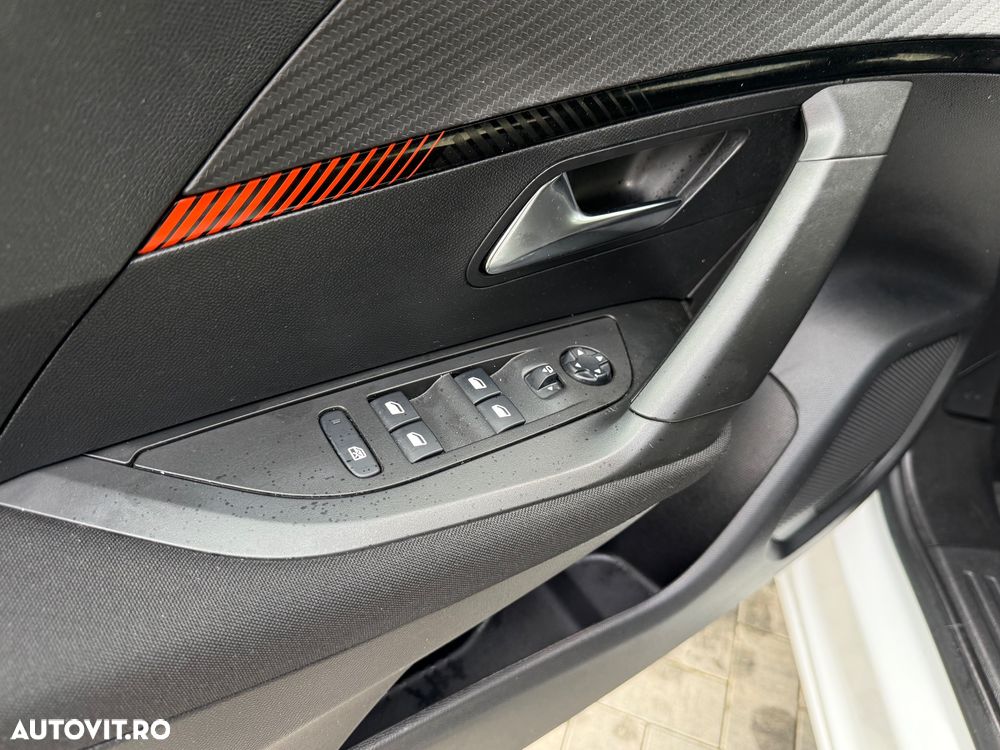 Peugeot 2008 PureTech 130 EAT8 Active - 25