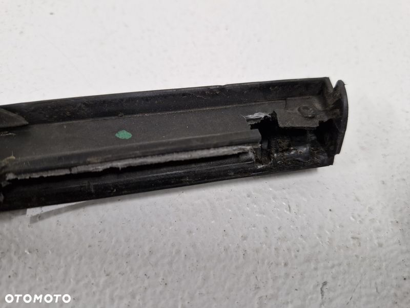 FIAT 500X LISTWA ZGARNIAJĄCA DRZWI PRAWY PRZÓD PRAWA PRZEDNIA CZARNA - 7