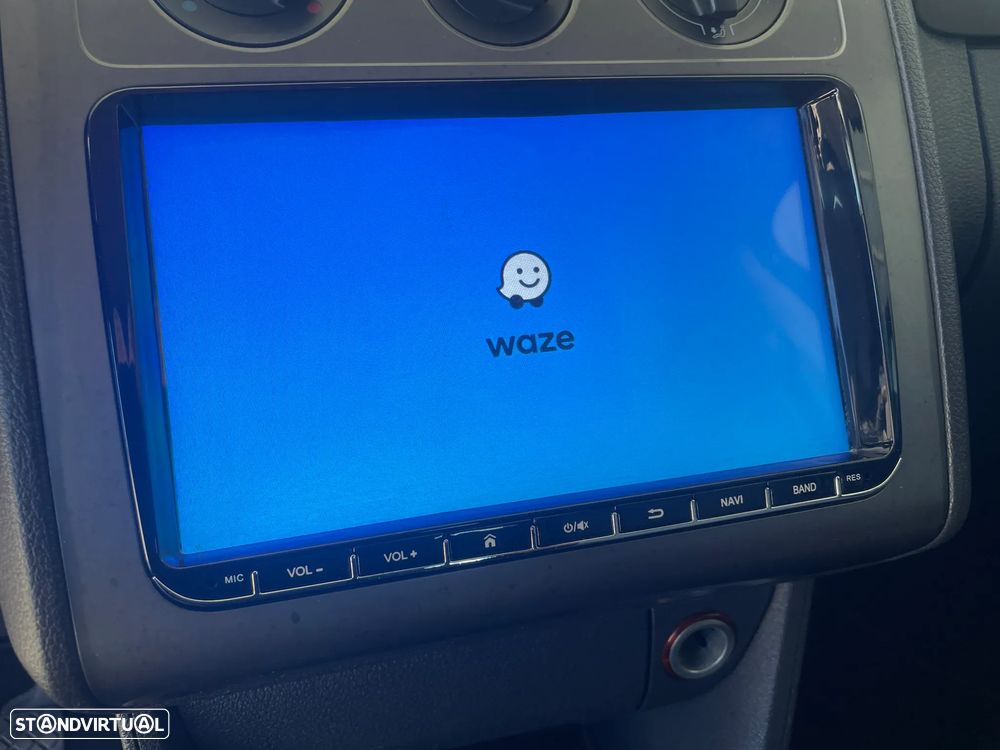 VW Touran 1.9 TDi Highline 7L - 24