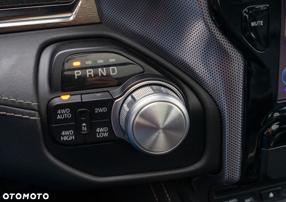 RAM 1500 Crew Cab Shortbed Limited - 17