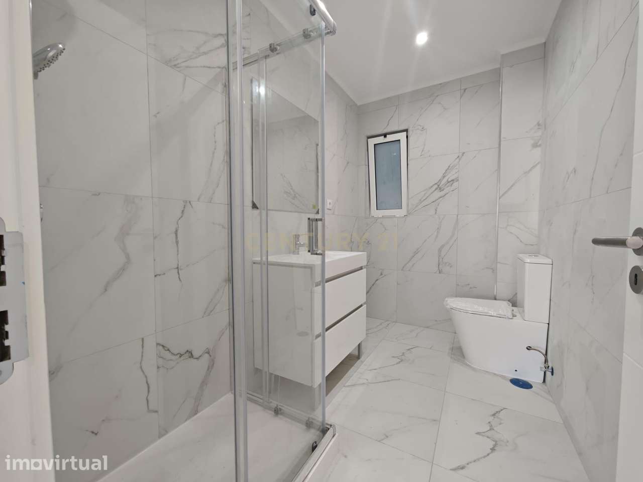 T2 na Amadora com renovação a estrear, em prédio totalmente reabilitad - Grande imagem: 4/17