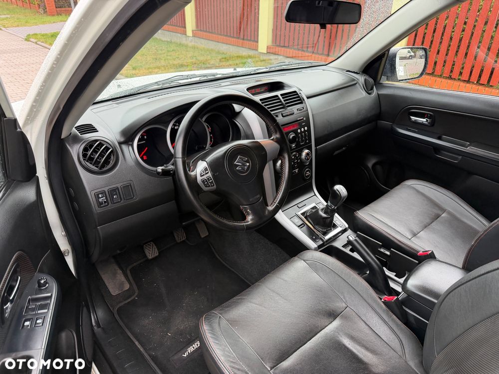 Suzuki Grand Vitara 1.6 Black&White - 23